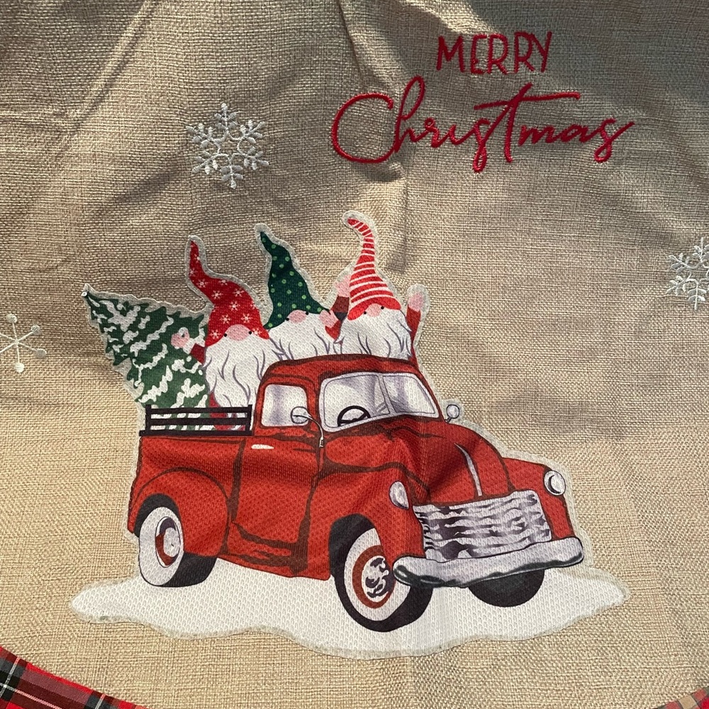 New without tags Gnome burlap Christmas Tree skirt